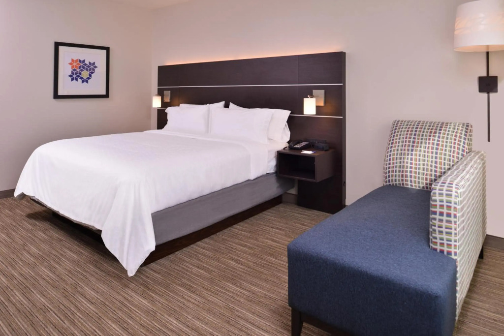 Holiday Inn Express & Suites Mall of America - MSP Airport by IHG