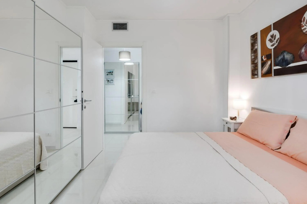 Sanremo Flat with Private Parking - Swimming Pool and NETFLIX