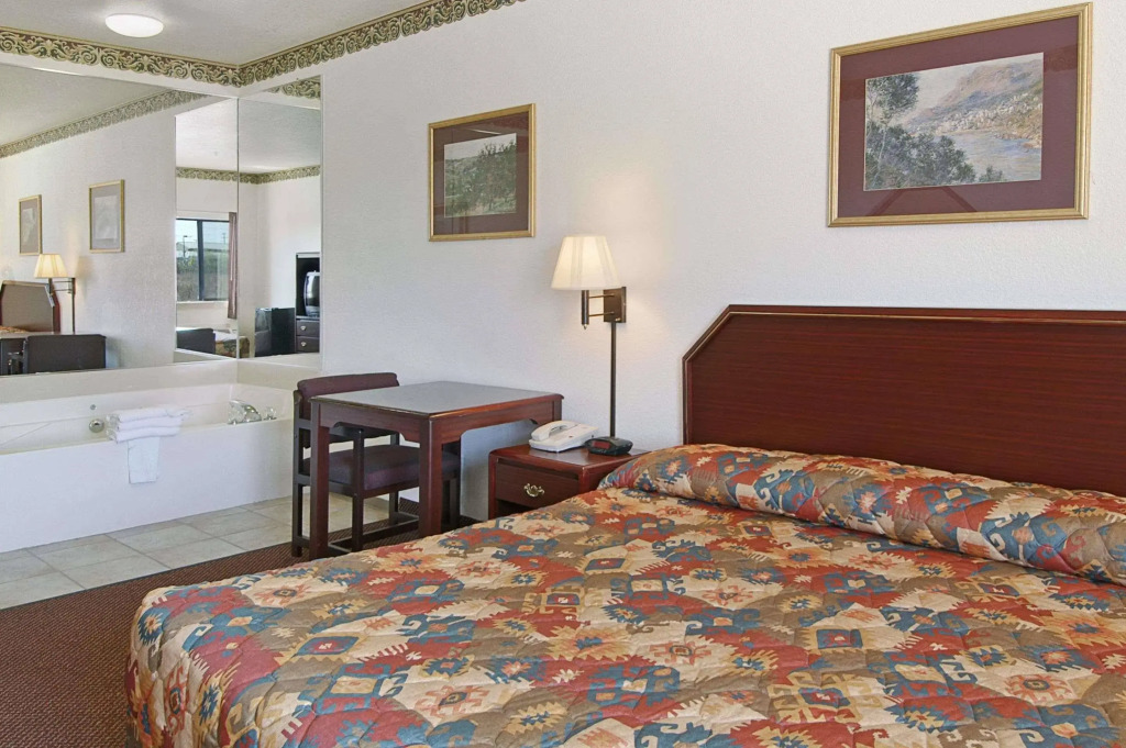 Red Roof Inn Fort Worth – Saginaw