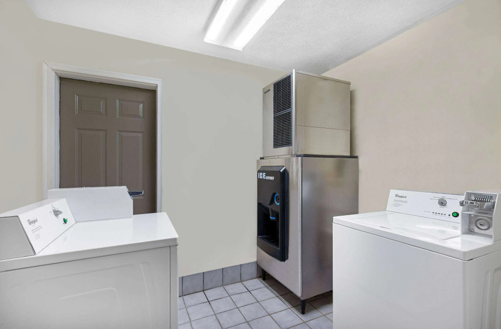 Days Inn by Wyndham Savannah