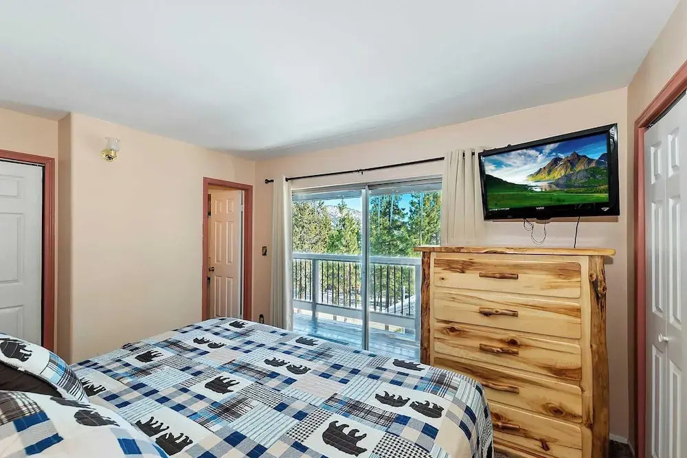 Mountain Palette by Avantstay Hot Tub, Game Room, Deck, Sweeping Views!