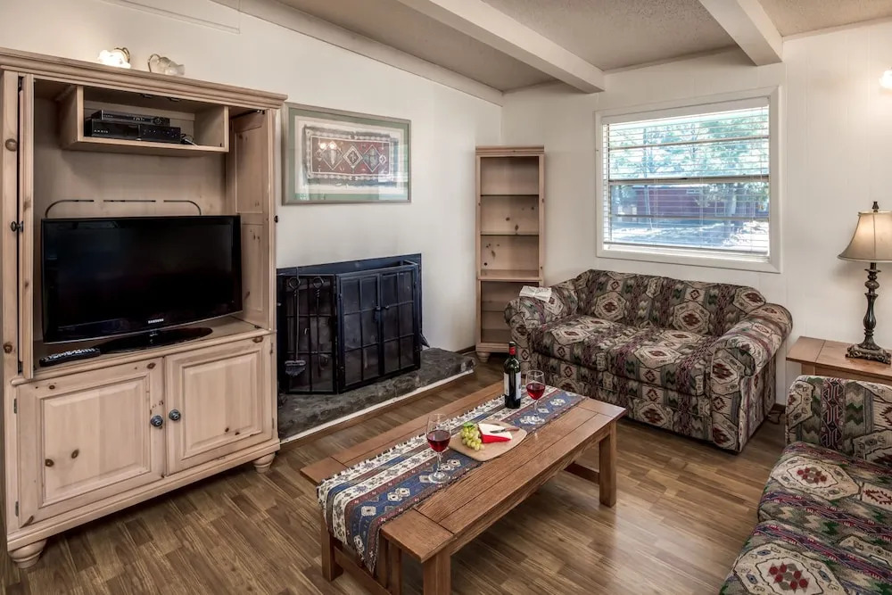 101 Sierra Mountain Cabin - Three Bedroom Cabin