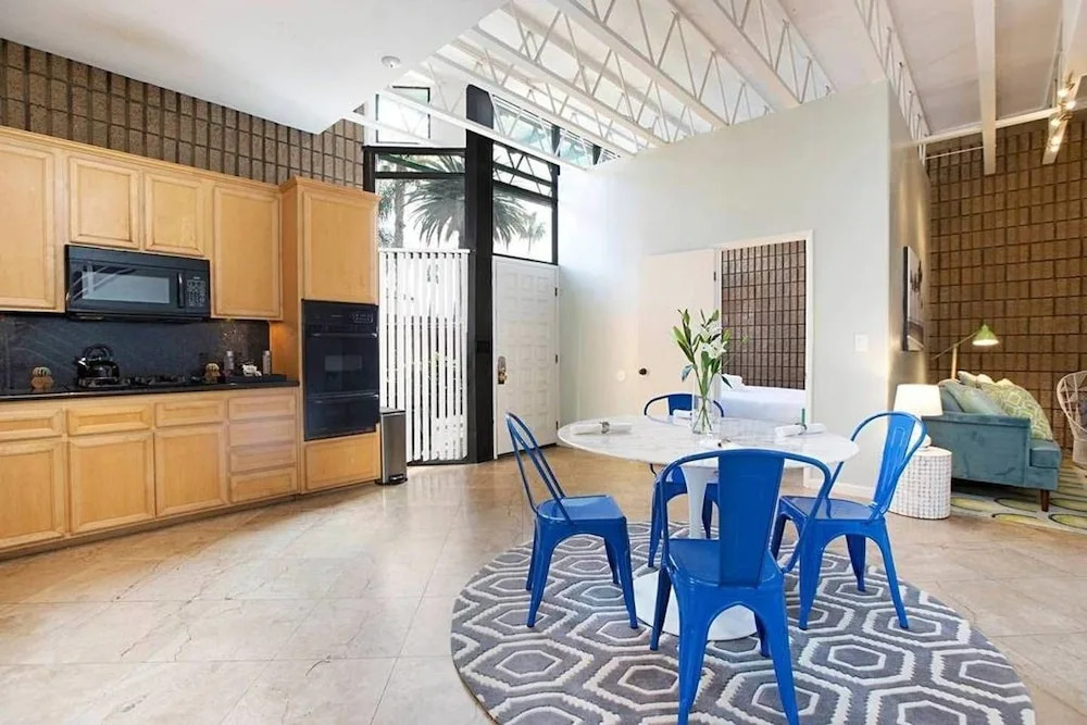 Unique 3BR Townhouse Close to the Ocean