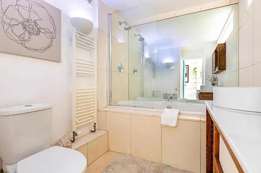 Bright Flat For 2 in Dartmouth Park