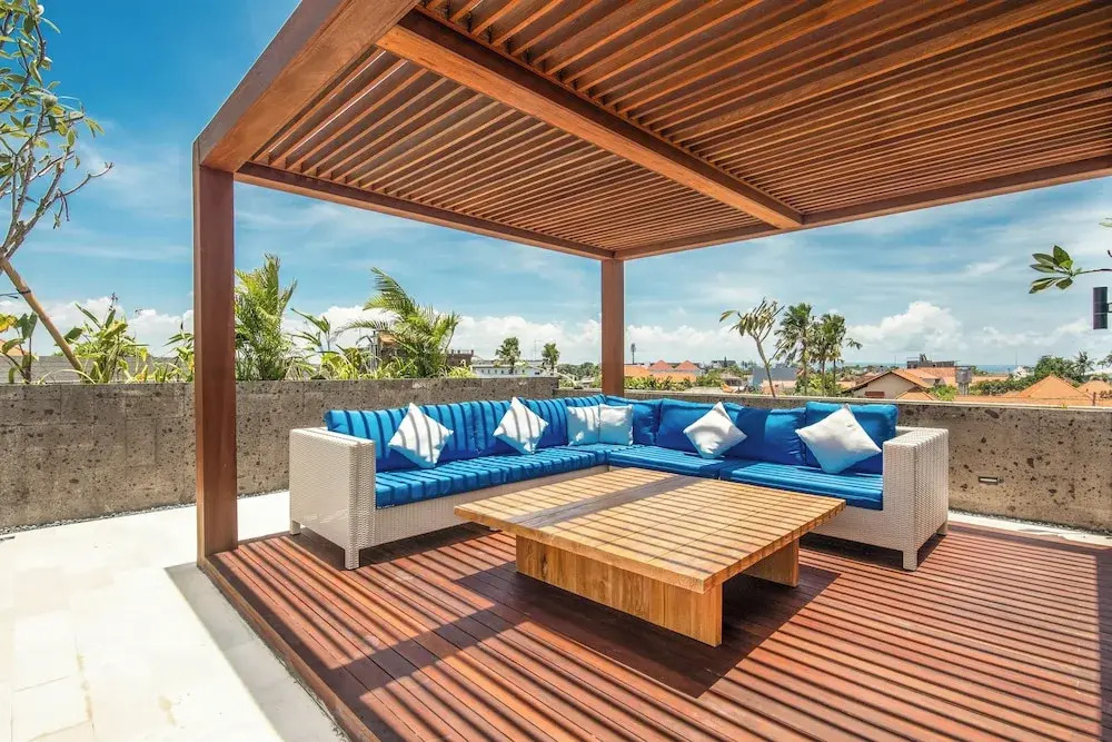 Brand new Luxury 5 br villa 200m to Brawah Beach