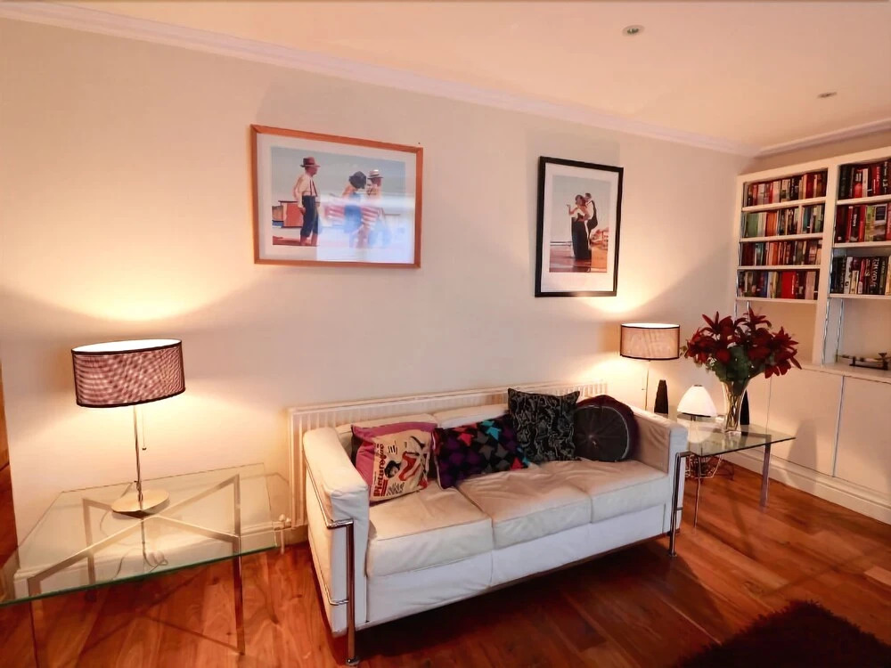 Elegant 2 Bedroom Flat Earl's Court