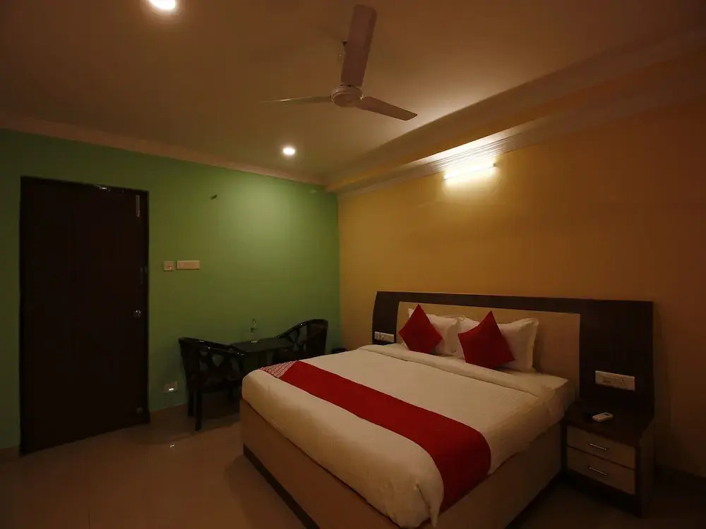 OYO Flagship 27863 Sri Sai Regency