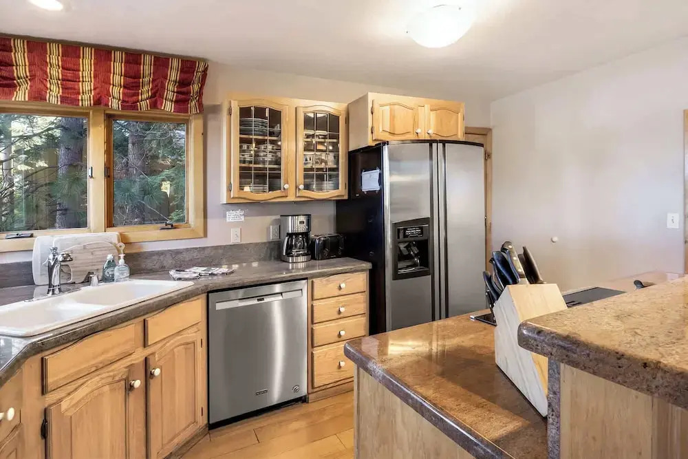 Lakeview Hideaway 3bdr for 8 w/ Private Hot Tub!