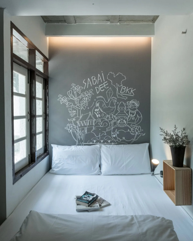 LiveItUp Chitlom Hostel