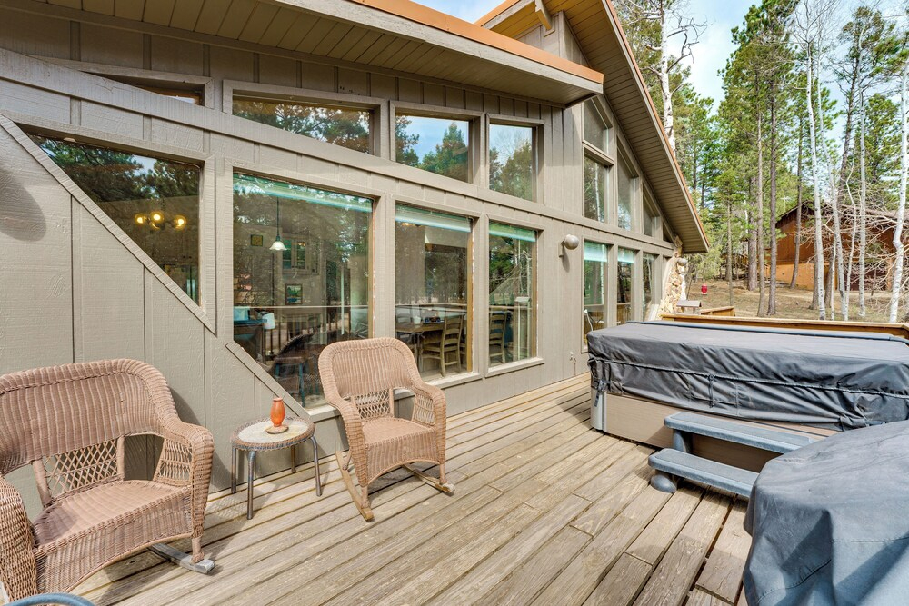 4 Mi to Angel Fire Resort: Retreat w/ Hot Tub