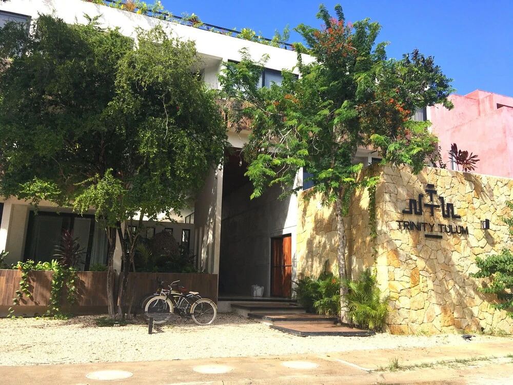 2 Br Apt. with Private Plunge Pool plus 2 other Common Pools, for up to 8 sleeps