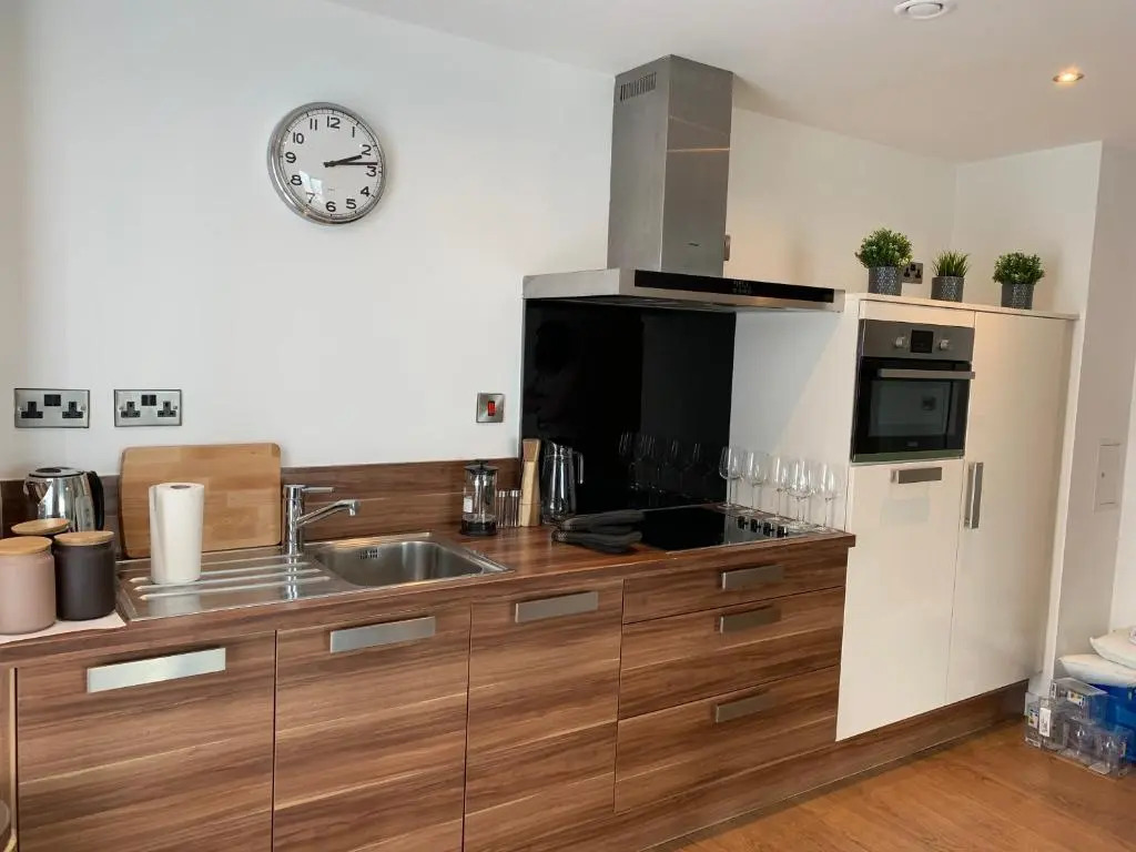 Sleeps up to 6, single beds available with perfect city centre location for work or leisure, Amazing city views!