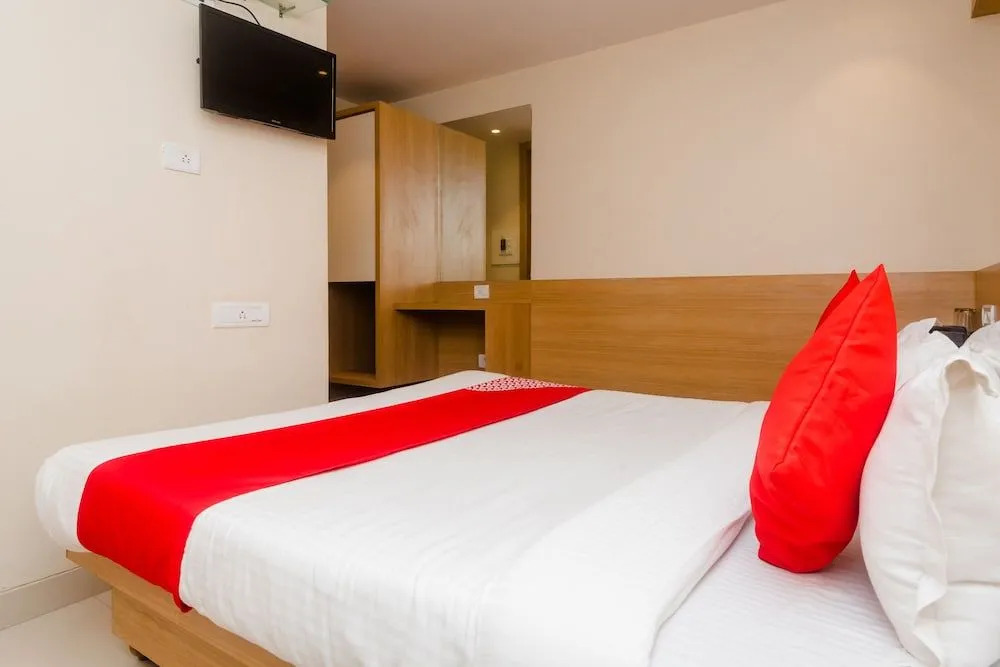 FabHotel Starwood Residency - 100M From Dr DY Patil Stadium