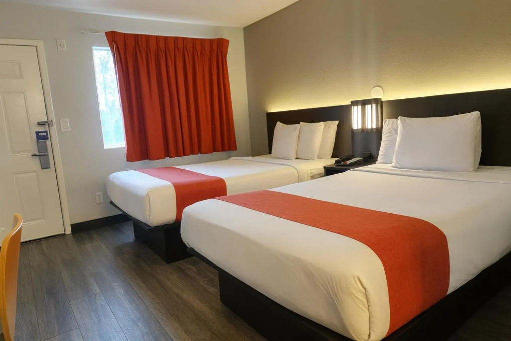 Motel 6-Roseville, MN - Minneapolis North