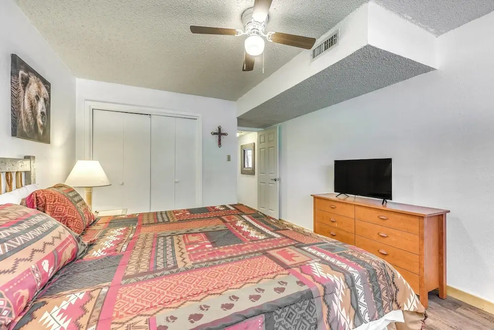 Relaxing Ruidoso Retreat: Walk to Midtown!
