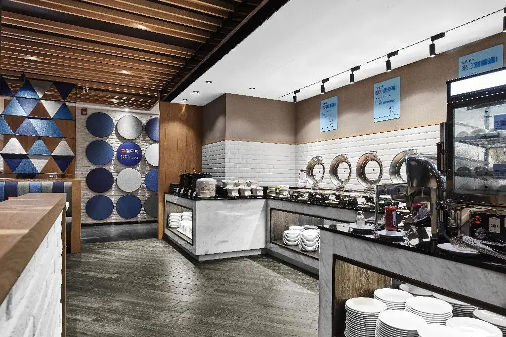 Holiday Inn Express Kaohsiung Love River by IHG