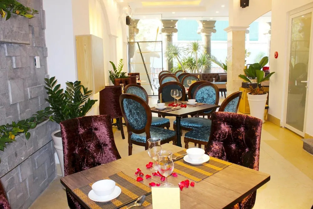 EMERALD OCEAN HOTEL
