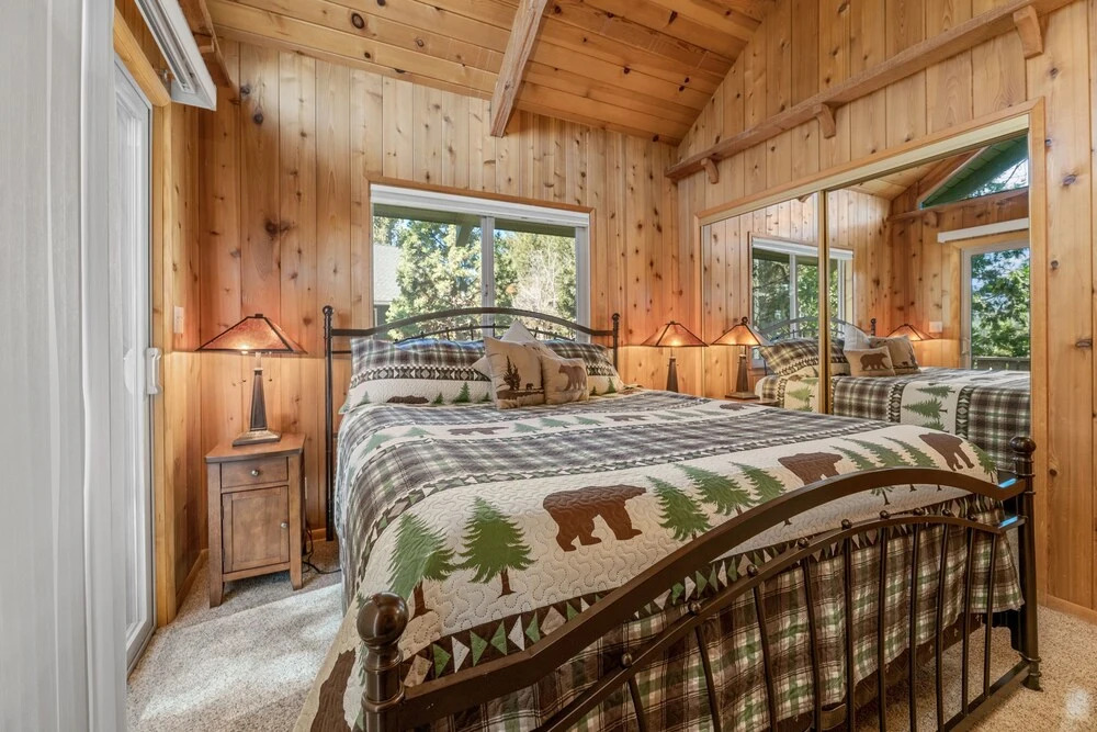D And V Retreat - Modern Aesthetics Meet Mountain Charm In This Gorgeous Cabin! Game Room! 2 Bedroom Home