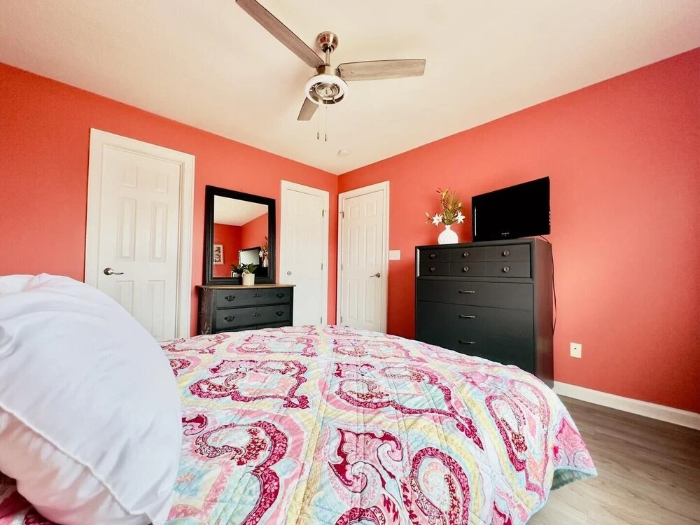 Casa De Verde 4 Bedroom Home by RedAwning