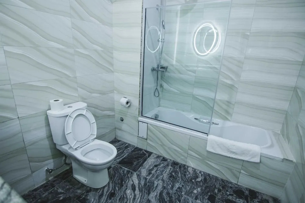 Bon Hotel Platinum