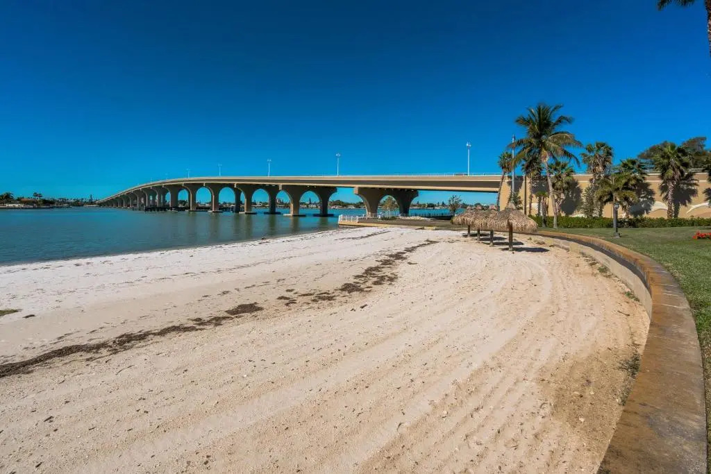 Bahia Vista 8-115