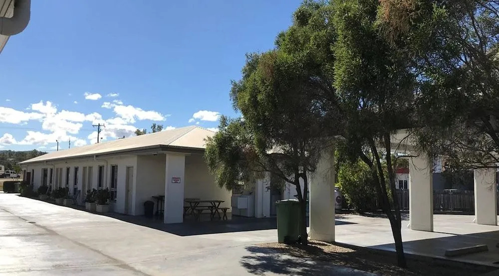 Collinsville Motel