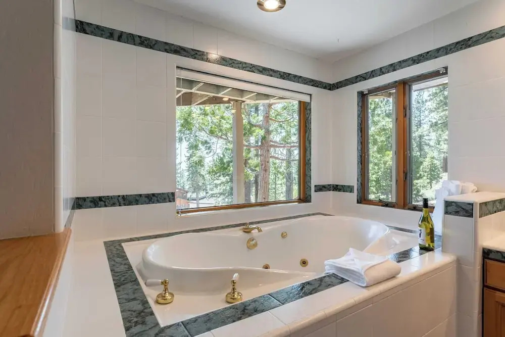 Crystal View by Avantstay Al Fresco Dining w/ View of Lake Tahoe + Crystal Bay