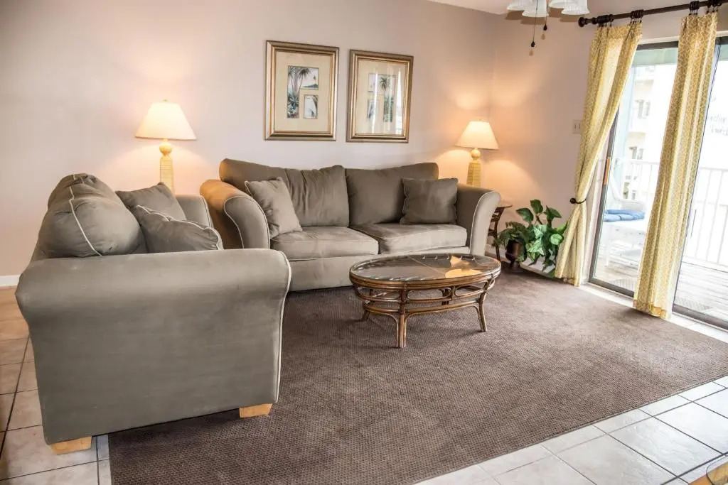 Beautiful 3 Bedroom BEACHFRONT Condo (F3) - Sleeps 10