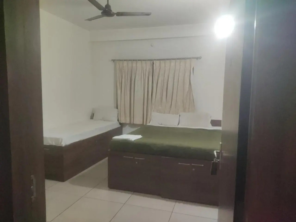 Hotel Mansarovar Luxury Business Hotel