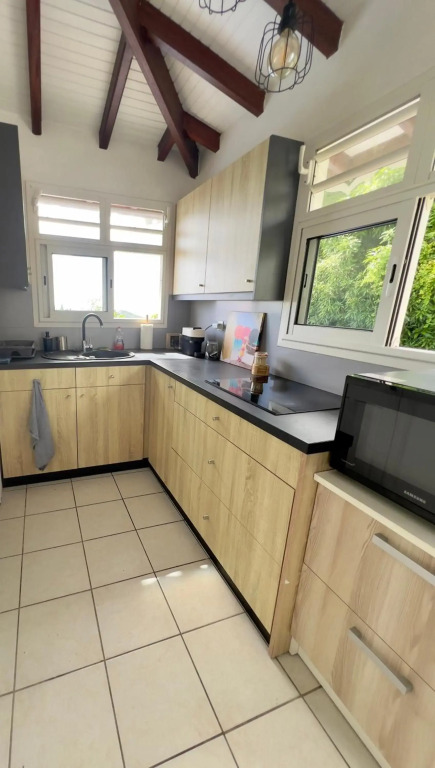 Villa T3 duplex paisible avec piscine et vue mer,rocher du diamant