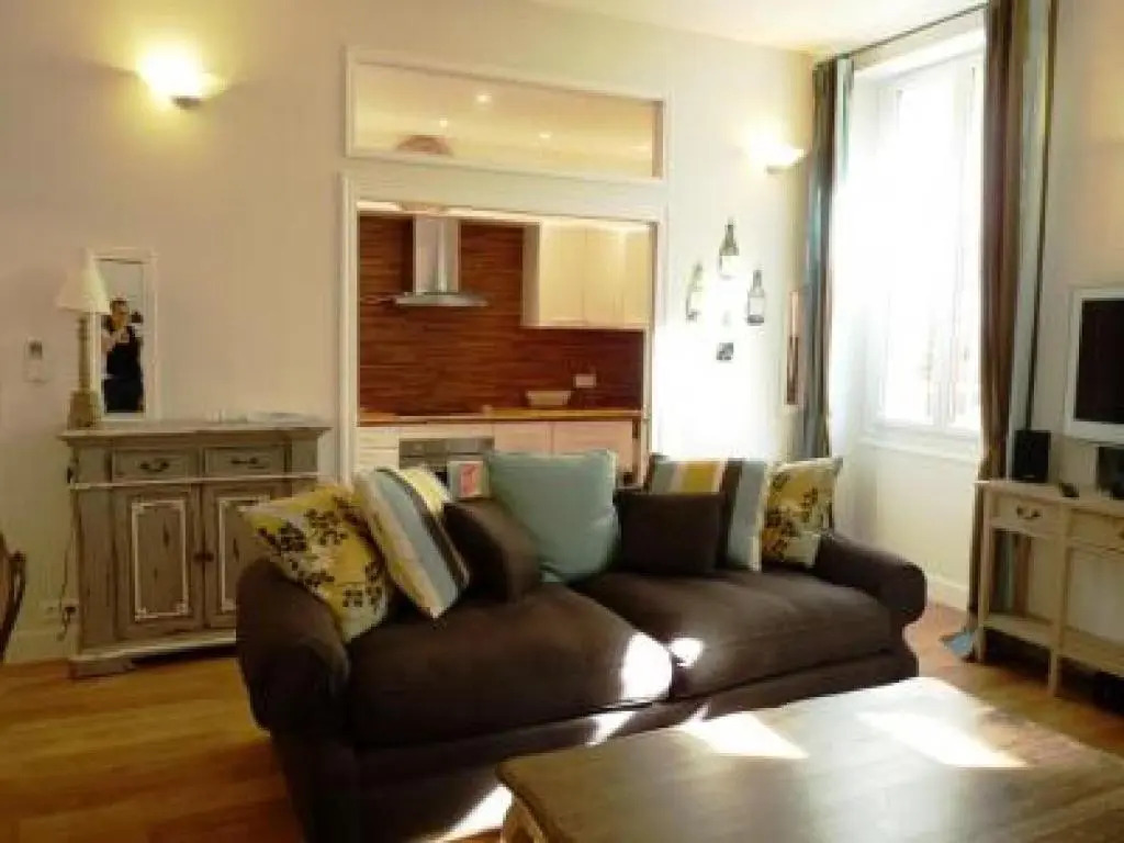 Luxury three Bed apartment in Cannes just a couple of minutes walk to the Palais and beaches 669