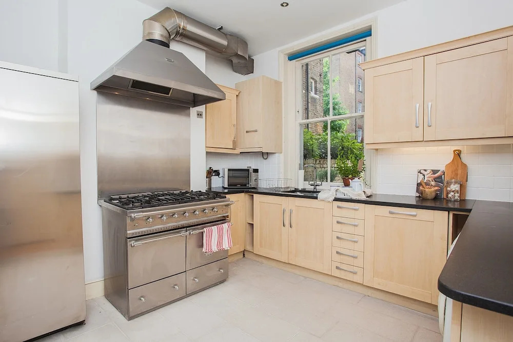 1 Bedroom Garden Flat In Battersea