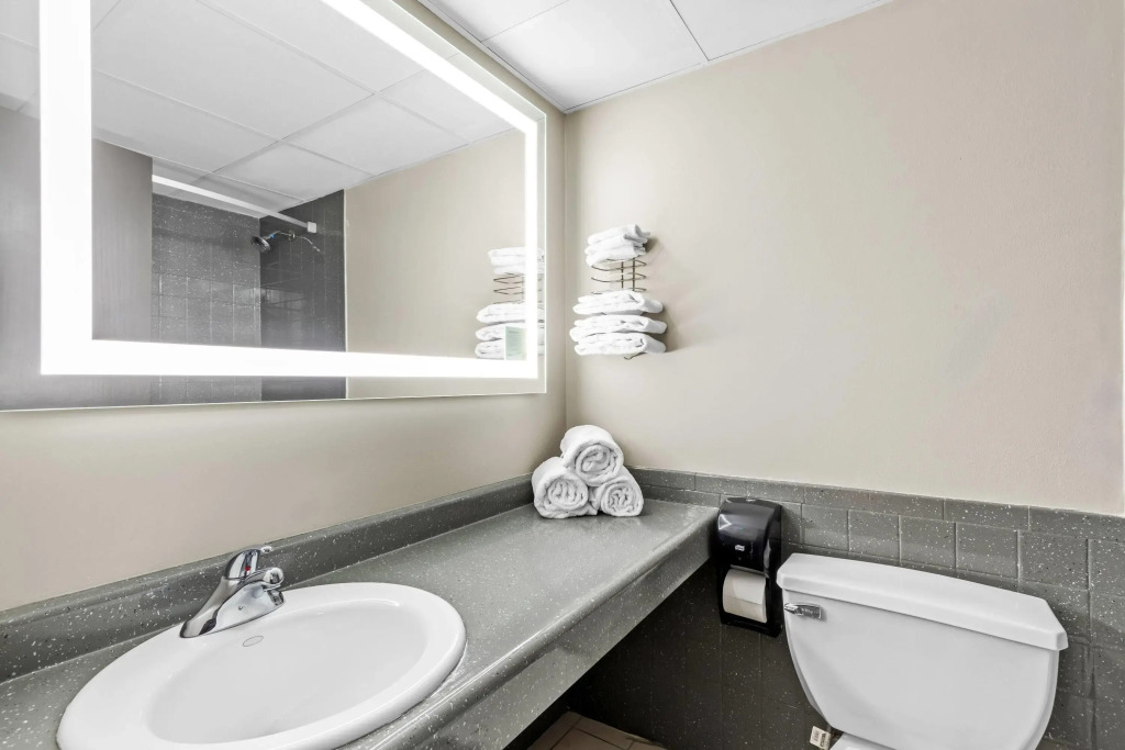 Days Inn by Wyndham Liberty
