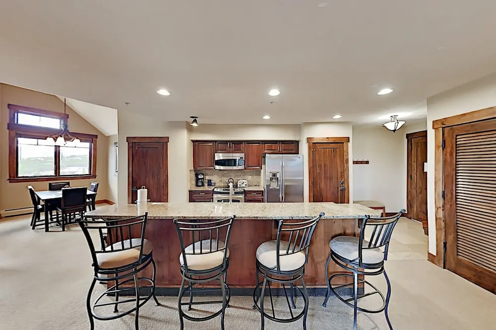 1891shrv 2 Bedroom Condo