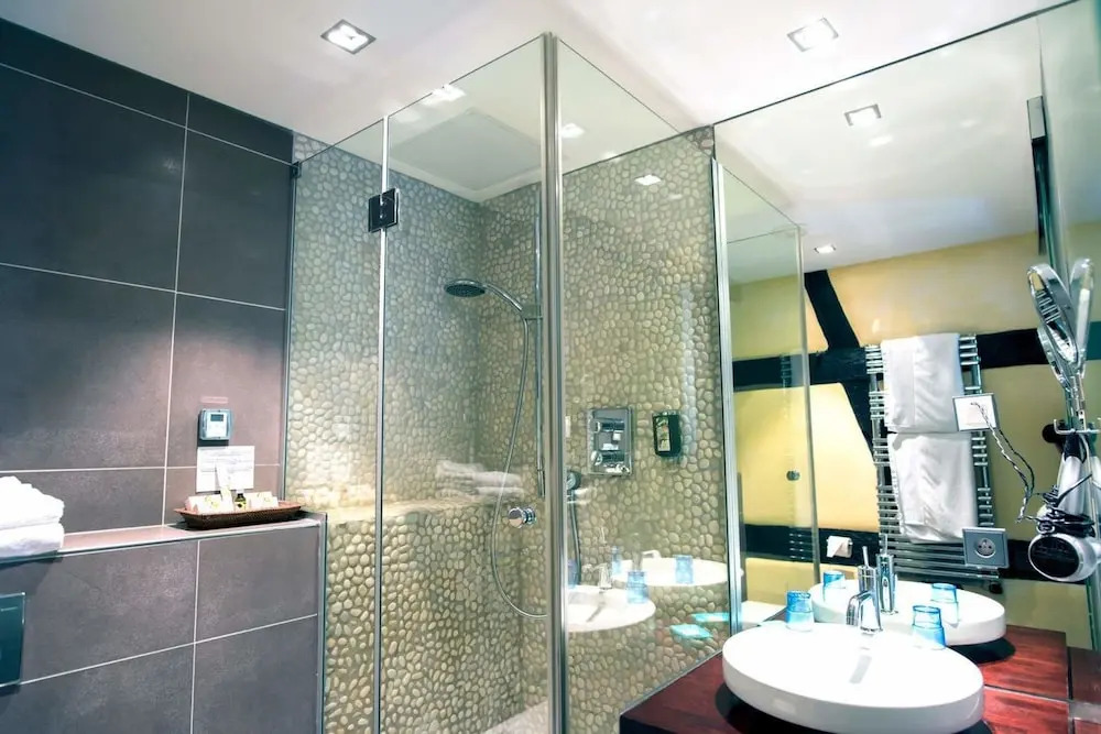 Le B. Suites, Chambres & Restaurant