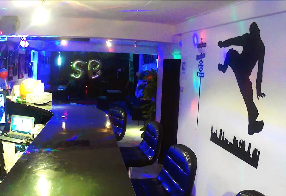 Cafe and Bar Secret Base