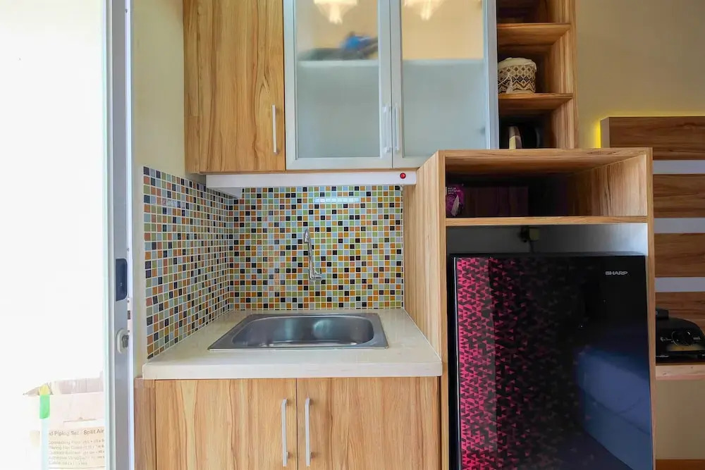 Minimalist and Comfy Studio at Pluit Sea View Apartment By Travelio