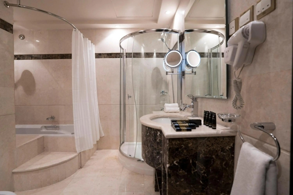 Awaliv Hotel