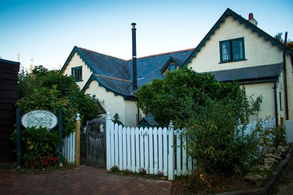 Holland House Bed And Breakfast