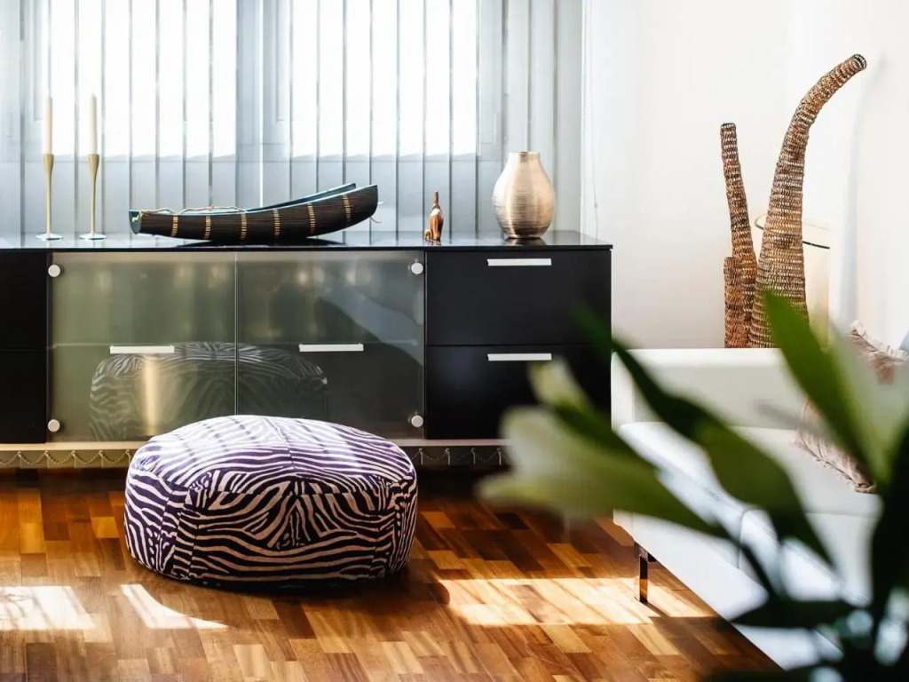 Apartment with extensive gardens PARKING GYM terrace and pool