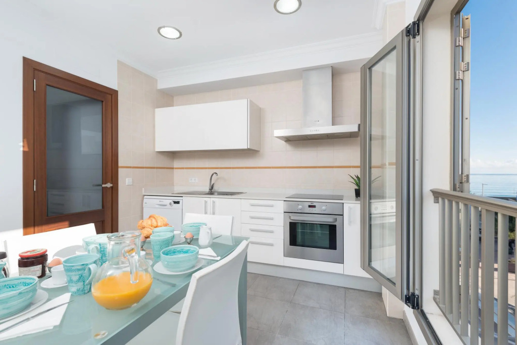 CASTELLO PLATJA - Beautiful apartment with sea views and only 100 metres away from the beach in Can Picafort. Free WiFi