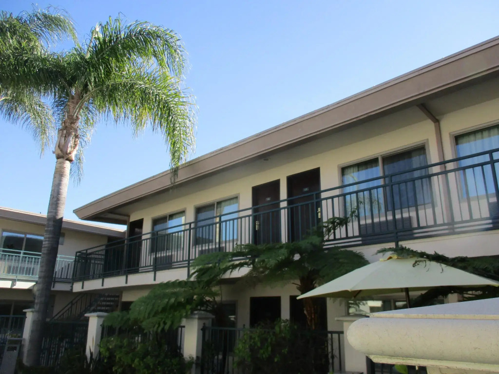 Tarzana Inn