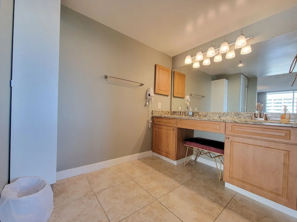 1201 South Hampton 2 Bedroom Condo