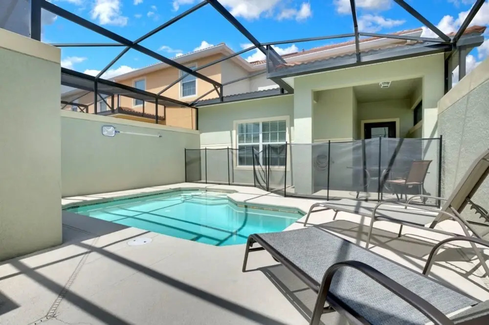 Paradise Palms - 3087 Beach Palm Avenue
