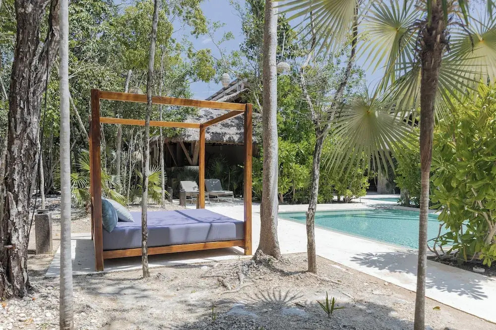 BT Homes - Tulum - Exclusiva villa de lujo con piscina, gym y pista de pádel