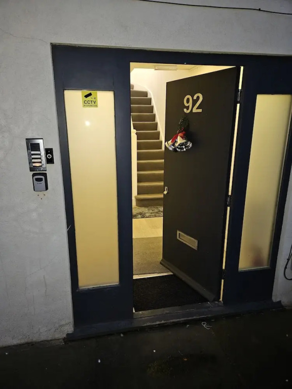 1 Bed Flat - Sleeps 2 - Pets - Garden - Parking