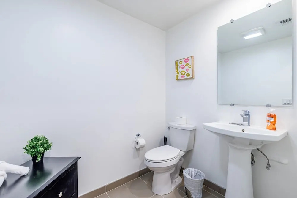 Brand new 2 Bedroom Apartment on Hawthorn Ave Hollywood 2 Apts by RedAwning