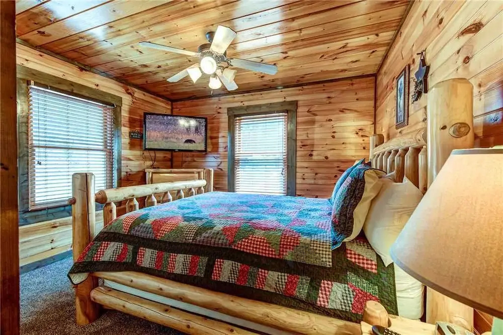 Celebration Lodge 4 Bedroom Home with Hot Tub