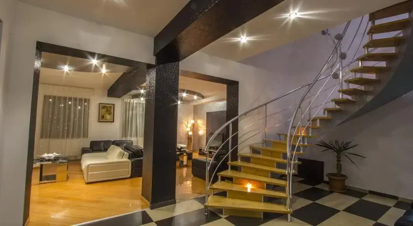 Hotel Red House