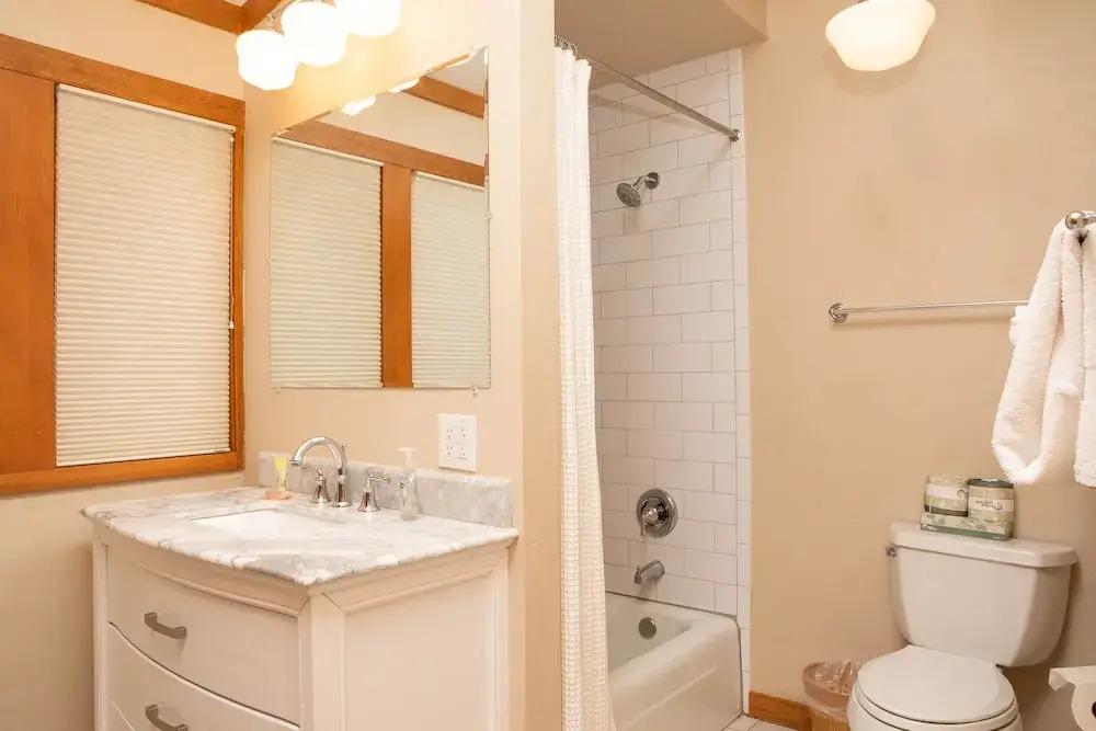 1320 Tennis Townhome 3 Bedroom Townhouse by RedAwning
